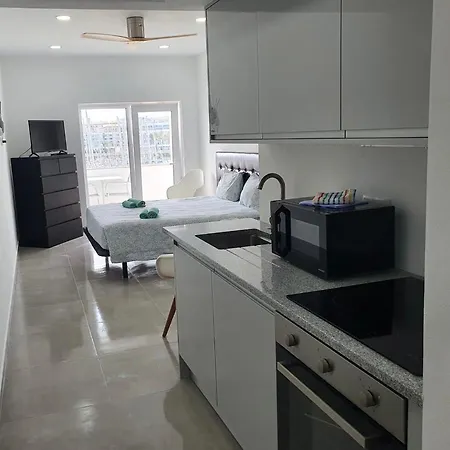 Апартаменты Marina View In Town Center Sea View